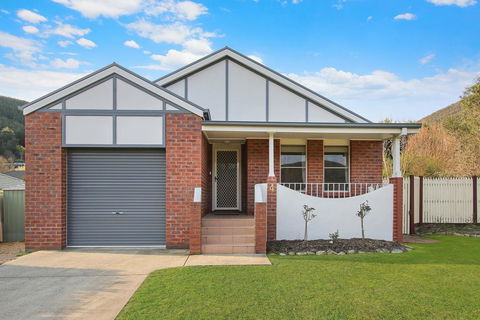 Abbey Rose - Bright, VIC - Lennox Head Accommodation 3