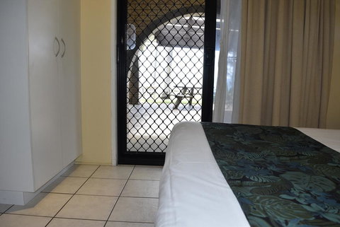 ABSOLUTE BEACH FRONT MACKAY - Comfort Resort Blue Pacific - Lennox Head Accommodation 2