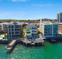 Absolute Waterfront On The Pumicestone Passage - Lennox Head Accommodation