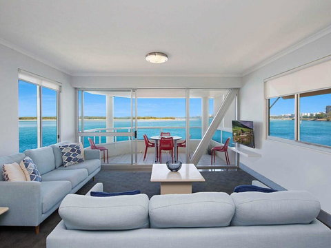 Absolute Waterfront On The Pumicestone Passage - Lennox Head Accommodation 3