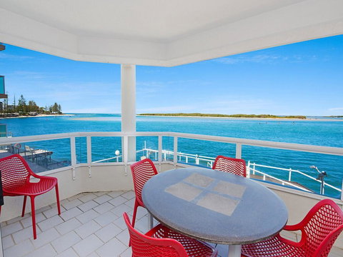 Absolute Waterfront On The Pumicestone Passage - Lennox Head Accommodation 2