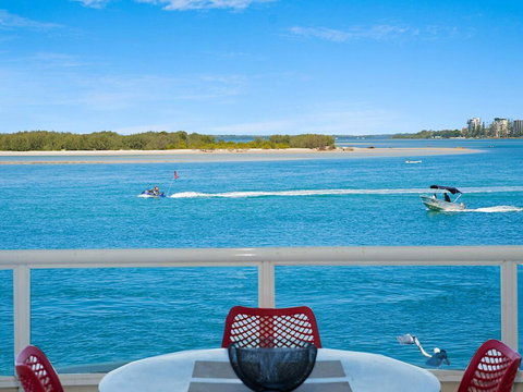 Absolute Waterfront On The Pumicestone Passage - Lennox Head Accommodation 1