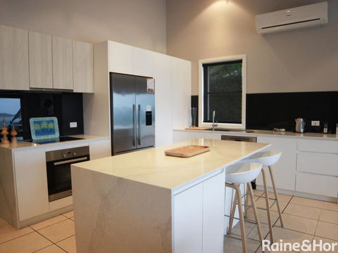 Absolutely Avoca - 114a Avoca Drive, Avoca Beach - Lennox Head Accommodation 1
