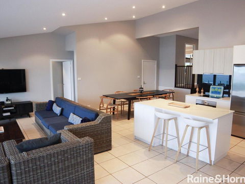 Absolutely Avoca - 114a Avoca Drive, Avoca Beach - Lennox Head Accommodation 3
