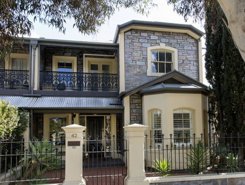 Adelaide Mackinnon - Lennox Head Accommodation 1