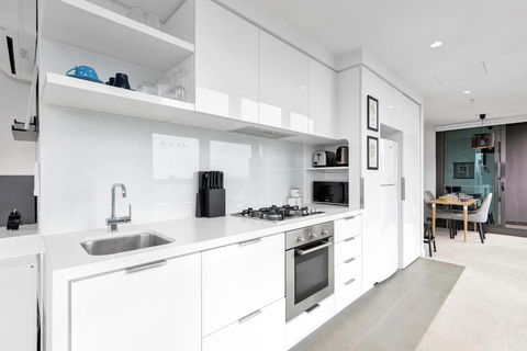 EPORO Tower Modern Apartments Melbourne Central CBD - Lennox Head Accommodation 3