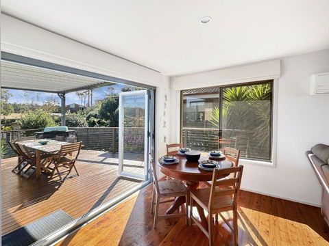 Fab 3-Bed Stay With Great Outdoors & Water Views - Lennox Head Accommodation 4
