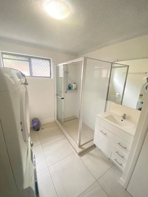 Fabulous Canal-front Unit In Mooloolaba - Lennox Head Accommodation 2