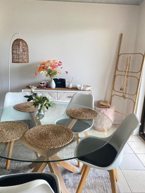 Fabulous Canal-front Unit In Mooloolaba - Lennox Head Accommodation 4