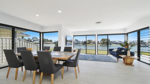 FLOATING ON THE CANALS - 80 COMMODORE CRES - Lennox Head Accommodation 1
