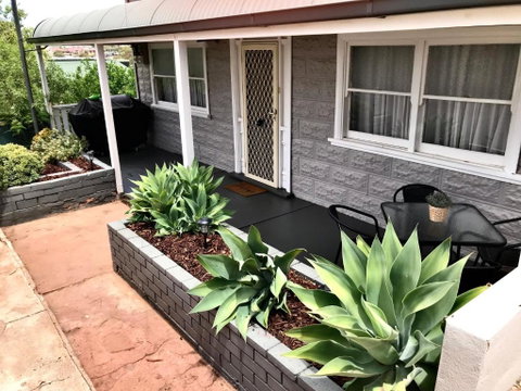 HILLSIDE HAVEN CHARMING C1920 COTTAGE Pet Friendly Sleeps 1 - 6 - Lennox Head Accommodation 1
