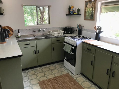 HILLSIDE HAVEN CHARMING C1920 COTTAGE Pet Friendly Sleeps 1 - 6 - Lennox Head Accommodation 3