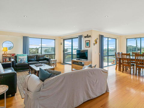 Adnajur - Lennox Head Accommodation 0