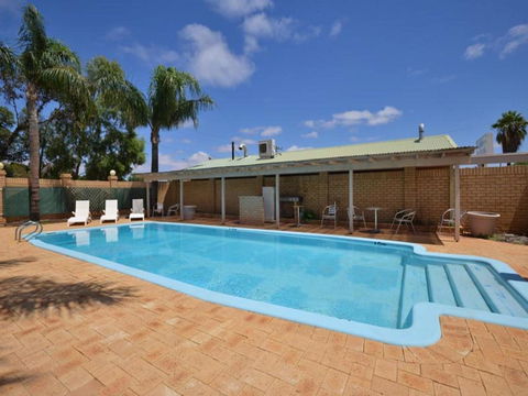 Albion Hotel - Lennox Head Accommodation 0