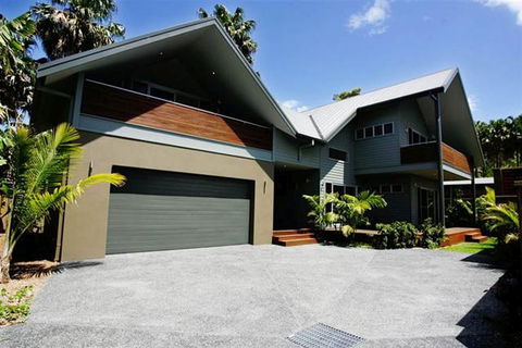 AMORE - Lennox Head Accommodation 0