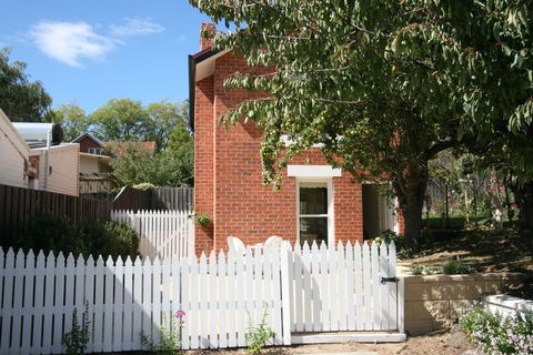 Annies Garden Cottage - Lennox Head Accommodation 0