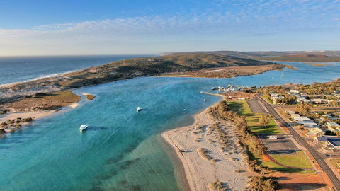 API Pelican Beach Front Apartments Kalbarri - Lennox Head Accommodation 1