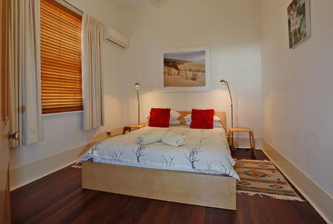 Art On Attfield - Cute Heritage 1 Bedroom Stone Cottage - Lennox Head Accommodation 2