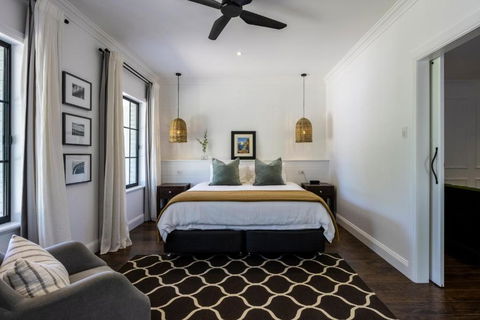 MAIN STREET RETREAT - King BRs, Comp Minibar, Breakfast Prov, Fireplaces - Lennox Head Accommodation 1