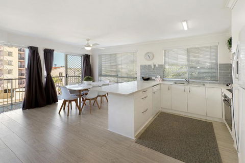 MAINSAIL8- MOOLOOLABA BEACH - Lennox Head Accommodation 2