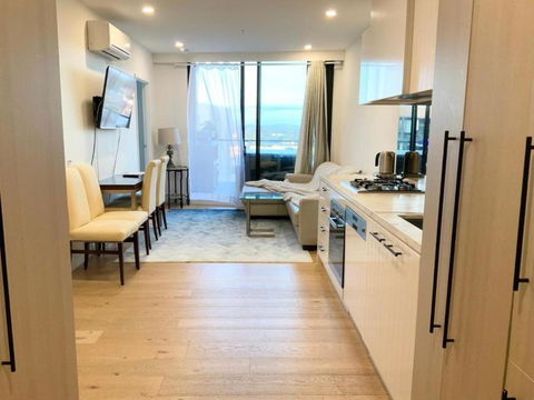 M-city Shopping Center Apartment - Executive Twin King Ensuites - Fully Equipped - Free Parking, Fast Wifi, Smart TV, Netflix, Complementary Drinks & Amenities - Clayton 3168 - Lennox Head Accommodation 1