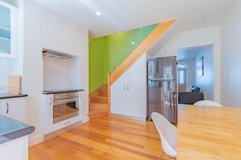 MELVINGTON BOUTIQUE APARTMENT IN HOBART CBD O - Lennox Head Accommodation 2