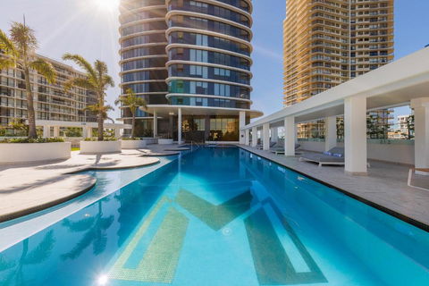 Meriton Suites Surfers Paradise - Lennox Head Accommodation 1
