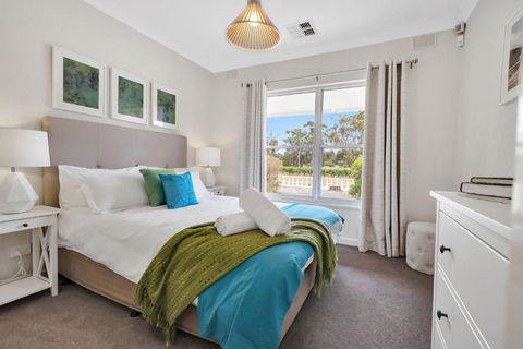 Mid Century 4 Bedroom Getaway In Barossa Vineyard - Lennox Head Accommodation 1