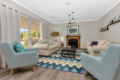 Mid Century 4 Bedroom Getaway In Barossa Vineyard - Lennox Head Accommodation 0