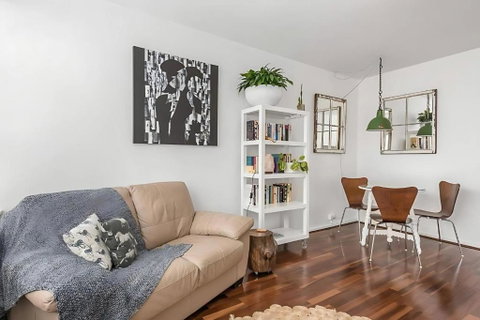 Modern City-Fringe Apartment In New Town - Lennox Head Accommodation 1