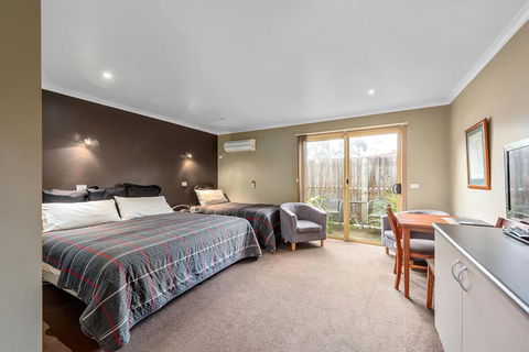 Motel Strahan - Lennox Head Accommodation 1