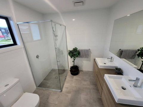 New 5 Bedroom House In Rousehill - Lennox Head Accommodation 2