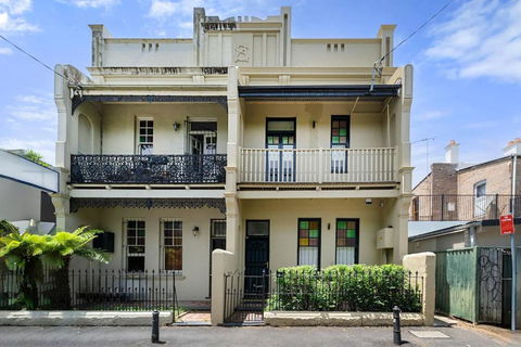 Newtown Nest - Chic Terrace Living Off King Street - Lennox Head Accommodation 3