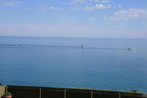 Ocean Blue KI. Absolute Ocean Front, Free WiFi - Lennox Head Accommodation 3