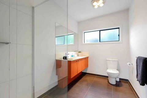 Ocean Escape- 5 Bedroom, 3 Bath- Sleeps 11 - Lennox Head Accommodation 3