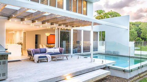 Ocean House - 4 BR With Media Room & Private Pool - 100m To Beach - Lennox Head Accommodation 2