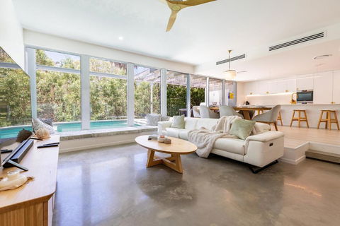 Ocean House - 4 BR With Media Room & Private Pool - 100m To Beach - Lennox Head Accommodation 3