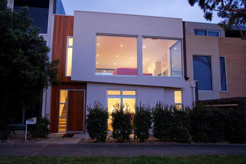 Ocean View Townhouse In Central Torquay - Lennox Head Accommodation 0