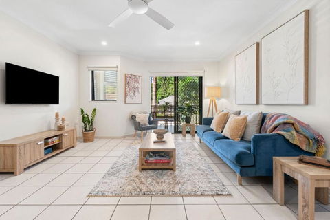 Oceanbreeze Apartment In Cairns North - Lennox Head Accommodation 0