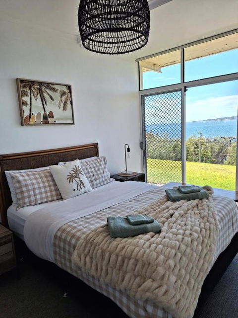 ON THE WATERS EDGE - Lennox Head Accommodation 3