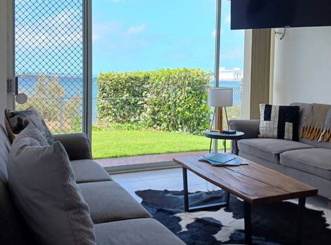 ON THE WATERS EDGE - Lennox Head Accommodation 2