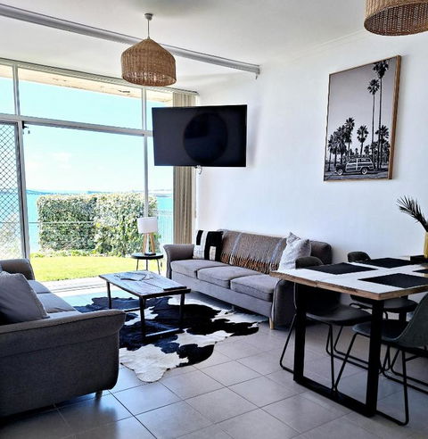 ON THE WATERS EDGE - Lennox Head Accommodation 1