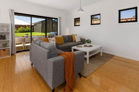 Oriana Grande- 5 Bdrm Sleeps 14 Beach View Wifi - Lennox Head Accommodation 1