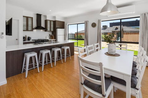 Oriana Grande- 5 Bdrm Sleeps 14 Beach View Wifi - Lennox Head Accommodation 3