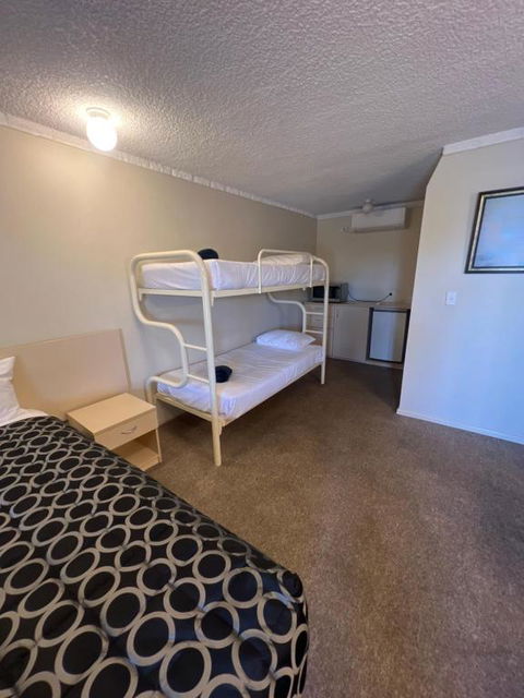 OVERLANDER MOTOR LODGE - Lennox Head Accommodation 3