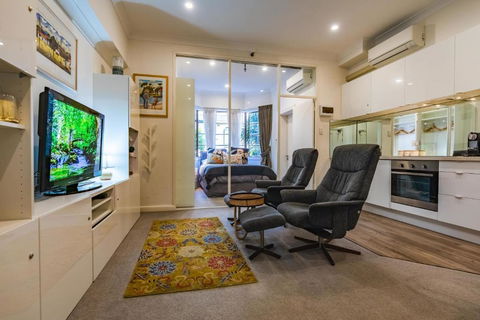 Oversized Potts Point Studio - Lennox Head Accommodation 0