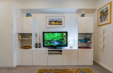 Oversized Potts Point Studio - Lennox Head Accommodation 1