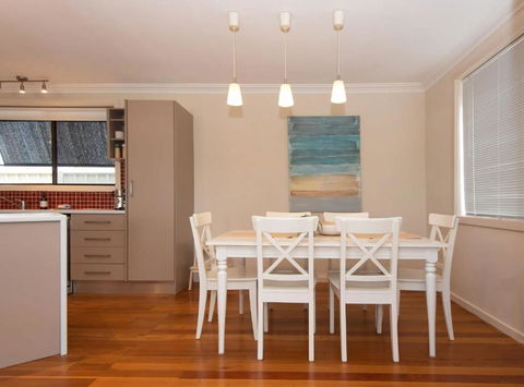 Ocean Views Walk To Malua Beach EV & Pet Friendly - Lennox Head Accommodation 2