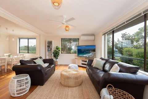 Ocean Views Walk To Malua Beach EV & Pet Friendly - Lennox Head Accommodation 1