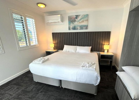 Palace Hotel Proserpine - Lennox Head Accommodation 1